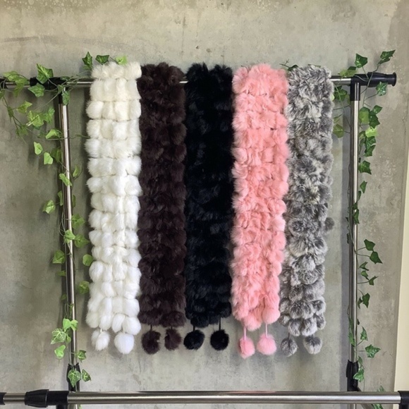 🌸 RABBIT FUR SCARF SHAWL BALLS LONG SOFT FURRY SHAWL WINTER CLASSY WARM COZY - Picture 4 of 12